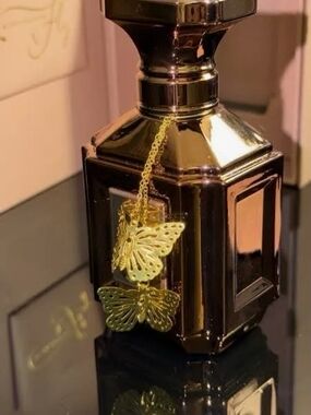 Aroma360

Lisa Hochstein Fly Women's Eau de Parfum - Lavender Bottle